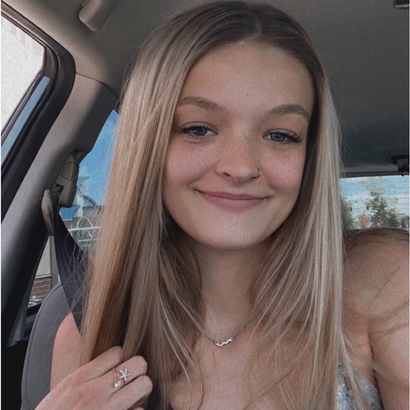 💜🤍Meet me🤍💜 - Picture 3 of 9